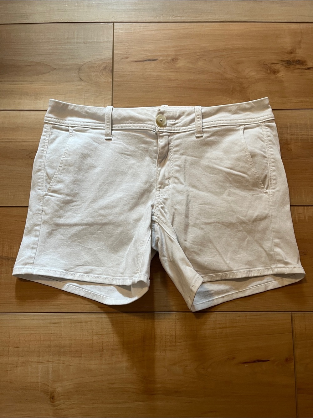 American Eagle Outfitters White Women's Casual Shorts